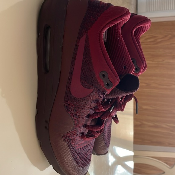 Gently used Nike defenders - Picture 5 of 7